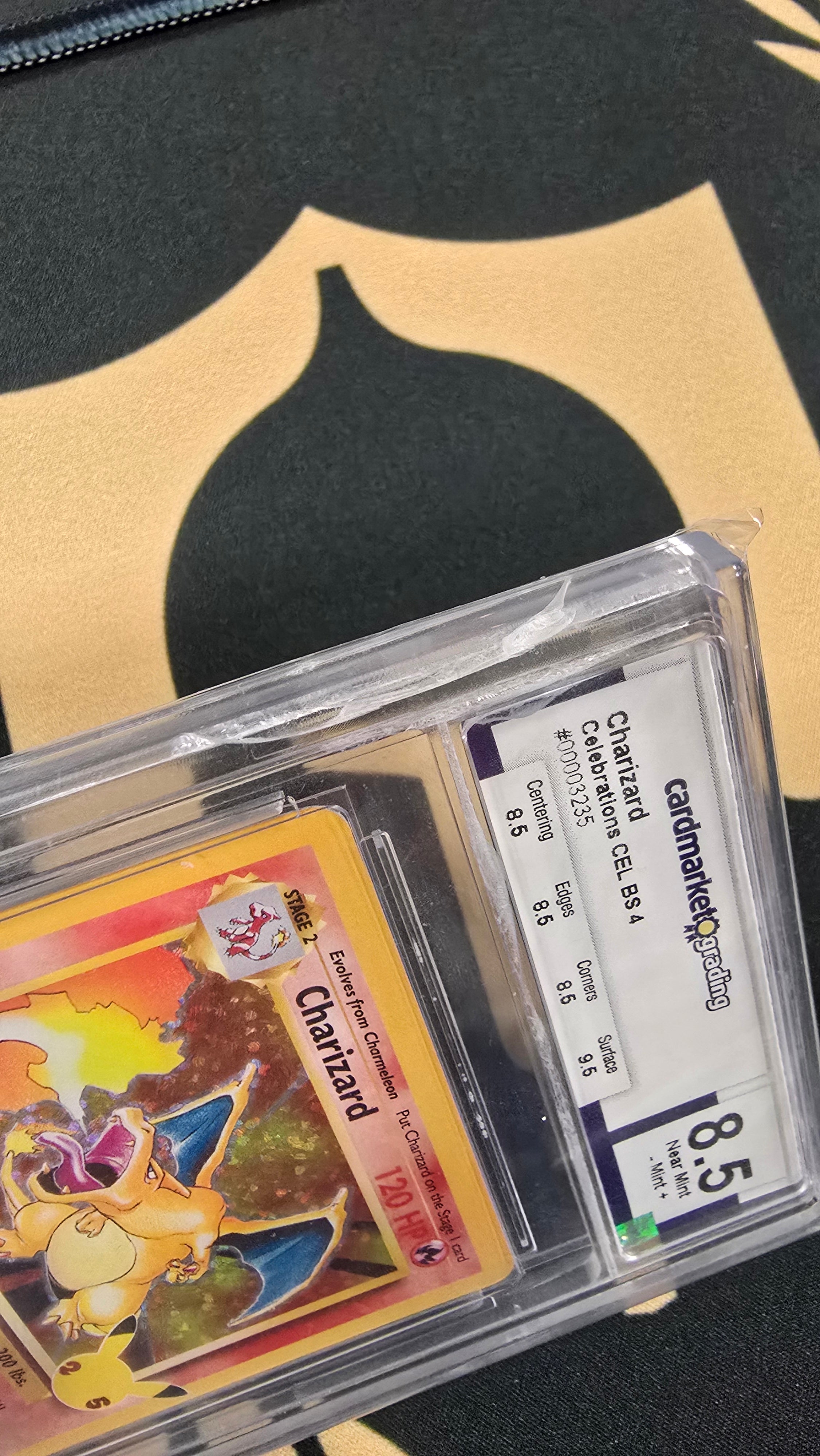 Glurak Pokemon - CEL BS4 Pokemon Slab - CMGrading 8,5